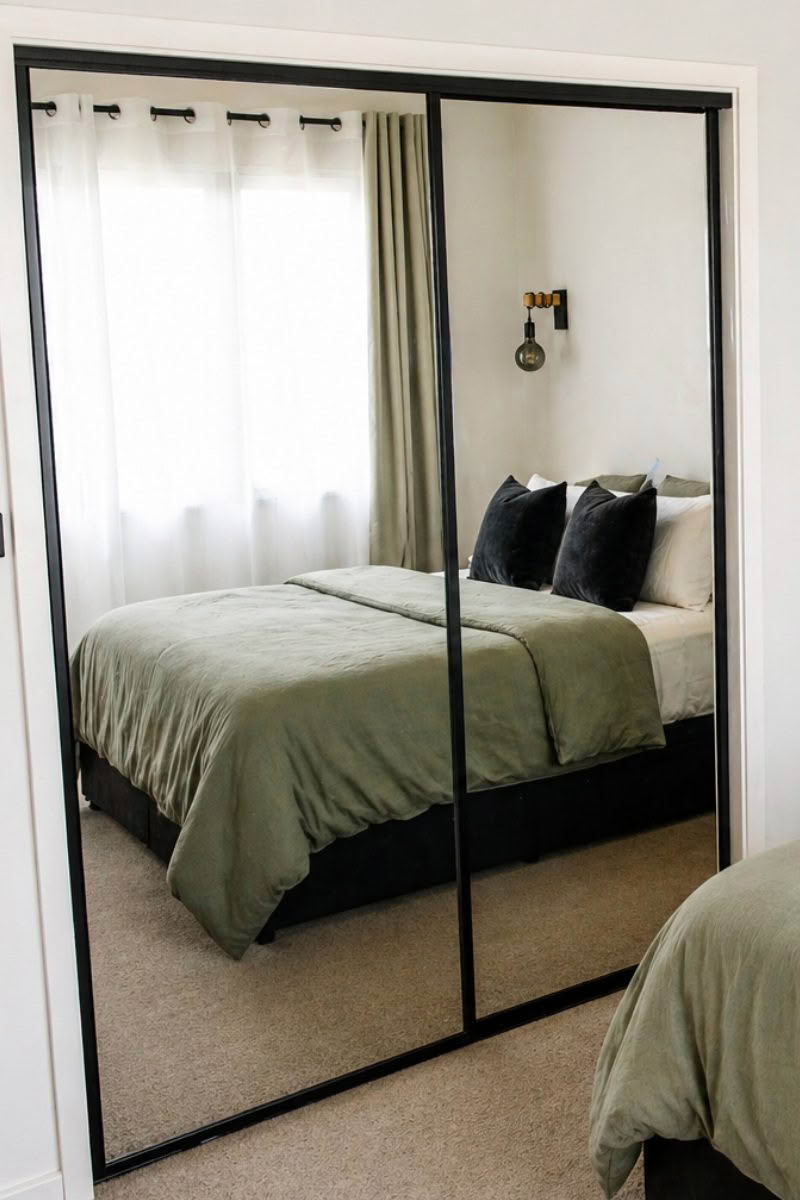 Silent Double Doors Black 1200x800
